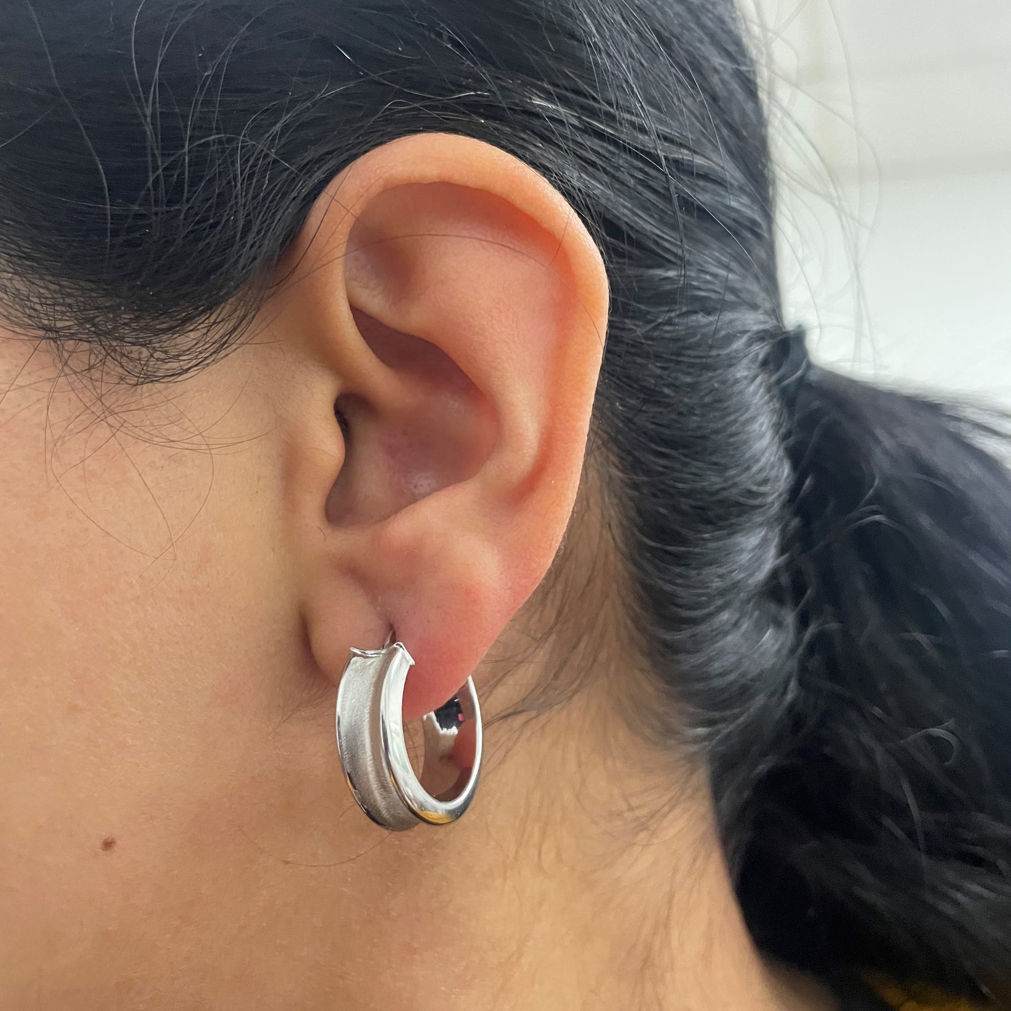 Concave White Gold Hoop Earrings |